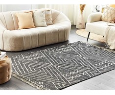 Beliani Kilimas KHENIFRA juodas 160 x 230 cm medvilninis