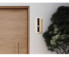 Sieninis šviestuvas Beliani Lampa ścienna ogrodowa LED SAVANE Z judesio jutikliu Juodas