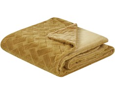 Beliani Narzuta na łóżko SITAPUR Sztuczne futro 200 x 220 cm Musztardowy