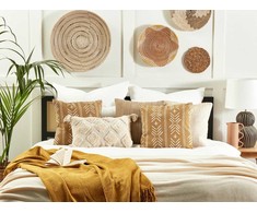 Beliani Lumarko Cotton dekoratyvinė pagalvė su geometriniu raštu 45 x 45 cm smėlio ir baltos spalvos BANYAN!