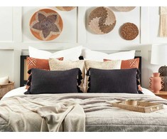 Beliani Lumarko Cotton dekoratyvinė pagalvė su kutais 35 x 55 cm pilka LYTHRUM!