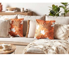 Beliani Lumarko Dekoratyvinė pagalvė su lapeliais 45 x 45 cm oranžinė POINSETTIA!