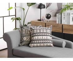 Beliani 2 dekoratyvinių pagalvių rinkinys 45 x 45 cm smėlio spalvos su juoda HENTEPE