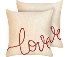 Beliani Rinkinys 2 poduszek dekoracyjnych ROTALA Medvilnė 45 x 45 cm Kremas Z napisami