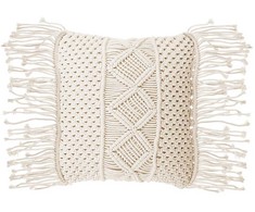 Beliani 2 dekoratyvinių pagalvių rinkinys makro 40 x 45 cm smėlio JORTAN