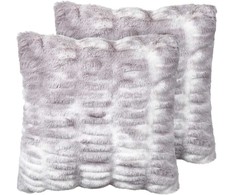 Beliani Rinkinys 2 MACODES dekoratyvinės pagalvės Dirbtinis kailis 45 x 45 cm Šviesiai pilka Solids