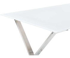 Beliani Valgomojo stalas ATTICA baltas 120 cm 70 cm grūdintas stiklas