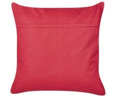 Beliani Dekoratyvinė pagalvė SIDERASIS Velvet 45 x 45 cm Raudona Su užrašais