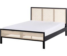 Beliani Lova iš pušies medienos SALERNAS 140 x 200 cm juoda