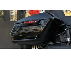 Raudonų atšvaistų komplektas ant Harley Touring 2014-2023 šoninių daiktadėžių