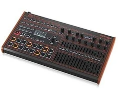 Behringer Ceeda LM DRUM hibridinis sintezatorius