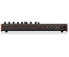 Behringer Ceeda LM DRUM hibridinis sintezatorius