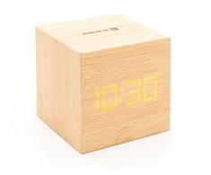 Evelatus EMC02 Digitāls koka kuba Pulkstenis Modinātājs ar termometru + USB adapteris Dzeltens