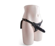 Toyz4Lovers Juoda prisegamos kelnaitės su silikonine dilde 10 cm
