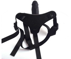 Toyz4Lovers Juoda prisegamos kelnaitės su silikonine dilde 10 cm