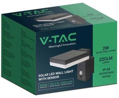 Sieninis šviestuvas V-tac 5,5W LED sieninis lauko šviestuvas su saulės baterija ir judesio davikliu, juodas, 3000K, IP54