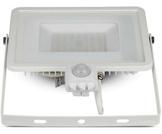 50W LED prožektorius V-TAC, 3000K (šiltai balta), su judesio davikliu, baltu korpusu, SAMSUNG LED chip