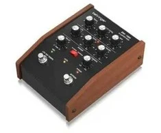 Behringer BM-18M CLUSTER BOX gitaros efektas