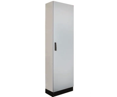 Eti Polam 001325502 Atskirai pastatomas metalinis korpusas su montavimo plokšte IP65 I klasė RAL7035 (550x1850x300) su 100 mm cokoliu HXS300 2-12 PH1V1 001325502