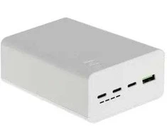 Green Cell Žalias Cell Greencell PowerPlay 30 – balta išorinė baterija, kurios talpa 30 000 mAh, 22.5 W, 4 prievadai