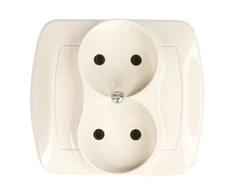 Kontakt Simon Susisiekite su Simon AG2/12 Simon Accord Lid substratu, naudodami 16A IP20 tipo kontaktinį lizdą. AG2/12