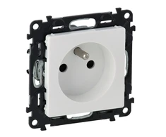 Legrand 2P + Z 16A 250V lizdas be apertūros varžtai (753185)