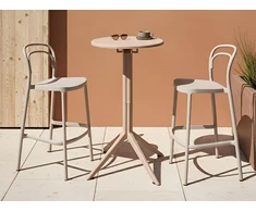 Beliani Sodo baro stalas LEGRENA 60 cm 60 cm smėlio spalvos