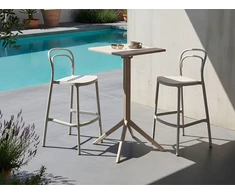 Beliani Sodo baro stalas LEMNOS 60 cm 60 cm smėlio spalvos