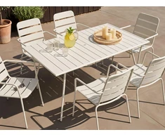 Beliani Sodo stalas TERENZO 160 cm 90 cm metalinis šviesiai smėlio spalvos