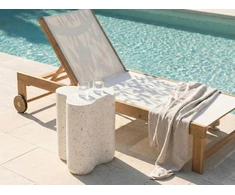 Beliani Šoninis staliukas TELLARO 32 cm 37 cm Teraco efektas, balta