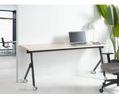 Beliani Sulankstomas rašomasis stalas BENDI, šviesiai rudas, 180 cm x 60 cm, su ratukais