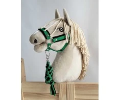 Super Hobby Horse Hobio žirgo kantaras A3 su juodu kailiu ir juoda-žalia pavadėliu