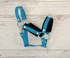 Super Hobby Horse Hobio arklio kantaras A3 su juoda kailine apdaila ir pavadžiu (juoda-turkio)