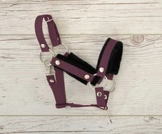 Super Hobby Horse Hobio žirgo kantaras su juoda kailine apdaila ir pavadžiu