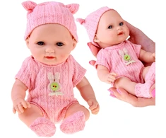 Jokomisiada Žavinga BOBAS lėlė 26 cm - lengva ir mobili pižamoje su kepure ZA5831