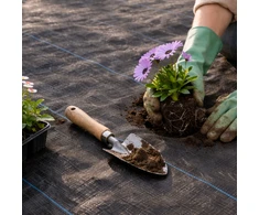 Juodas UV spinduliams atsparus agroaudinys 90 g/m² piktžolių kontrolės danga 1,6 × 50 m, smeigtukai, MultiGarden