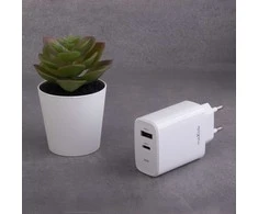 Maxlife MXTC-10-20AC PD QC įkroviklis 1x USB-C 1x USB 20W baltos spalvos