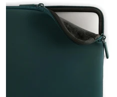Pipetto Classic Fit Sleeve, dark teal – Apple MacBook Neo 13 (A18 Pro)