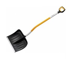 Fiskars X-series™ lenktas sniego stūmiklis