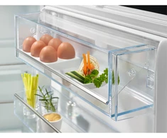 178 cm. įmontuojamas šaldytuvas su šaldikliu Electrolux ENV9MC18S