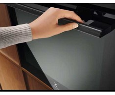 Įmontuojama el.orkaitė su pirolize Electrolux LOX8P87WZ