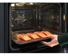 Juodos spalvos garinė orkaitė Electrolux EOB8S39H