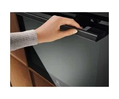 Juodos spalvos orkaitė su pirolize ir garų funkcija Electrolux LOD7P87Z