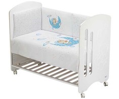 Patalynės komplektas Kūdikio antklodės ir apsaugėlės rinkinys, miegančio lokiuko spauda, balta ir mėlyna spalva, lovelėms 60x120 cm, hipoalerginis užpildas, medvilninis užvalkalas, patalynė kūdikiams