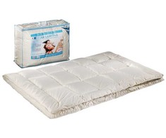 AMW Hipoalerginė aksominio švelnumo antklodė, 200x220 cm, ekru spalva, 100% mikropluošto užvalkalas, 1950 g silikonizuotas poliesterio užpildas, šilumą izoliuojanti, kvėpuojanti, atspari dulkėms patalynė
