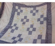 Patalynės komplektas Dekoratyvinis lovatiesės komplektas 220x240 cm su 2 pagalvių užvalkalais 50x60 cm, plieno ir kreminės spalvos raštas 1033, poliesterio lovos užtiesalas, miegamojo tekstilė