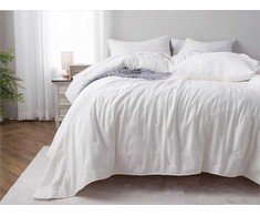Kreminis mikropluošto dygsniuotas užtiesalas 200x220 cm, taškuotas raštas, lengvas lovos pledas, minkšta jauki danga lovai sofai, namų tekstilė