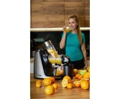 Lėtaeigė sulčiaspaudė su didele anga, 3-in-1 sulčių sorbeto ir tyrės funkcija, 200 W, 0.6 l sulčių ąsotis, 1 l tirščių konteineris, vaisių spaudimo mašina