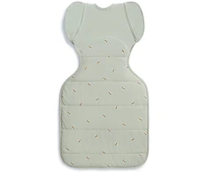 Love To Dream Perėjimo vokas Transition Bag – dydis M – 2.5 TOG – Alyvuogių spalvos bitutės