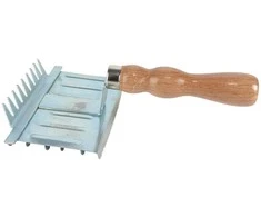 Borstiq Farm BORSTIQ - Square metal comb